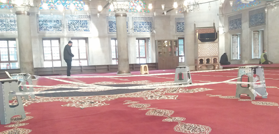 Kılıç Ali Paşa Camii'nin zemini çöküyor